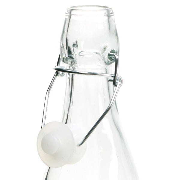 Nahaufnahme einer Glasflasche mit Bügelverschluss aus Metalldraht und weißem Verschlussstopfen.