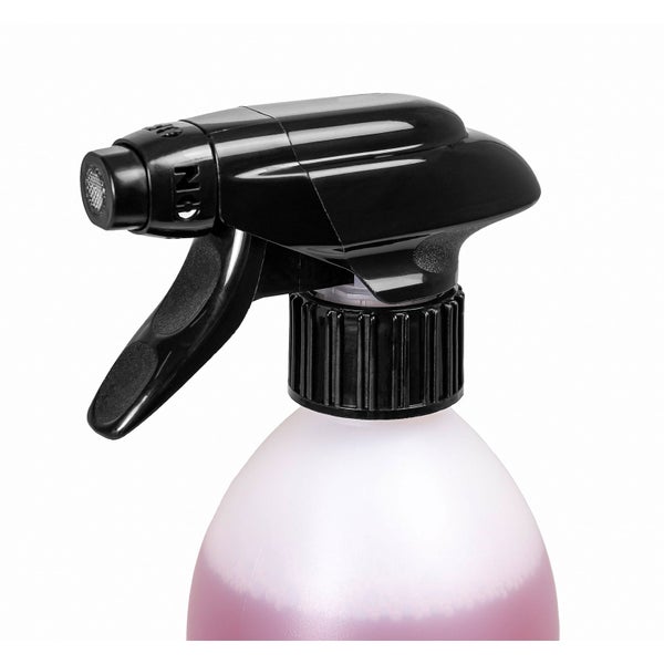 Schwarzer Sprühkopf aus Kunststoff mit verstellbarer Düse und Hebel auf einer lichtdurchlässigen Flasche.