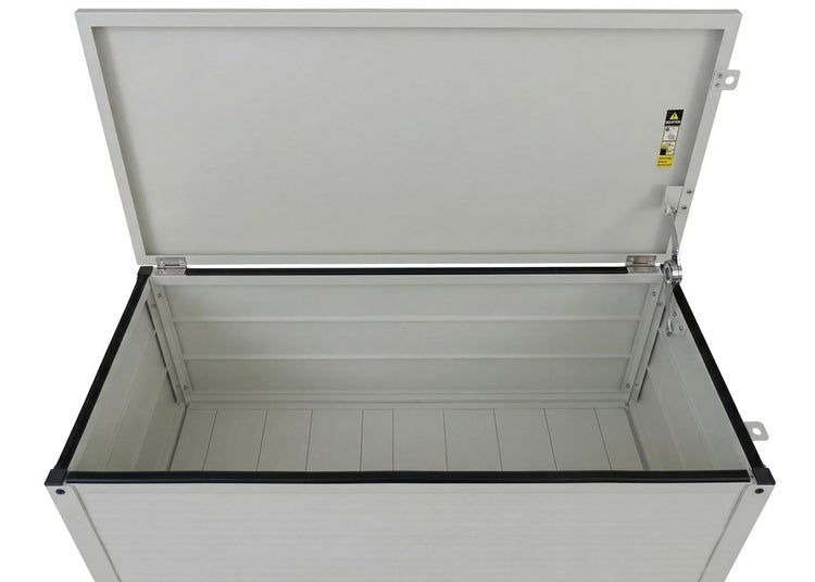 Graue Wärmepumpen-Verkleidung aus Aluminium mit horizontalen Lamellen und flachem Deckel.