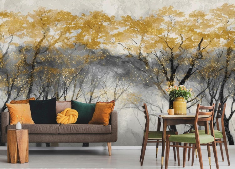 Wohnzimmer mit Sofa, Esstisch und Fototapete mit Waldmotiv