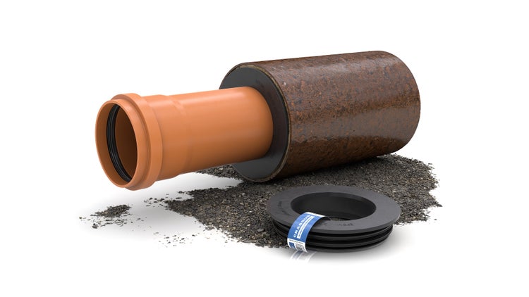 Crassus Rohradapter verbindet ein orangefarbenes Abwasserrohr mit einem größeren, strukturierten Rohr auf Kies, inklusive einer separaten Dichtung.