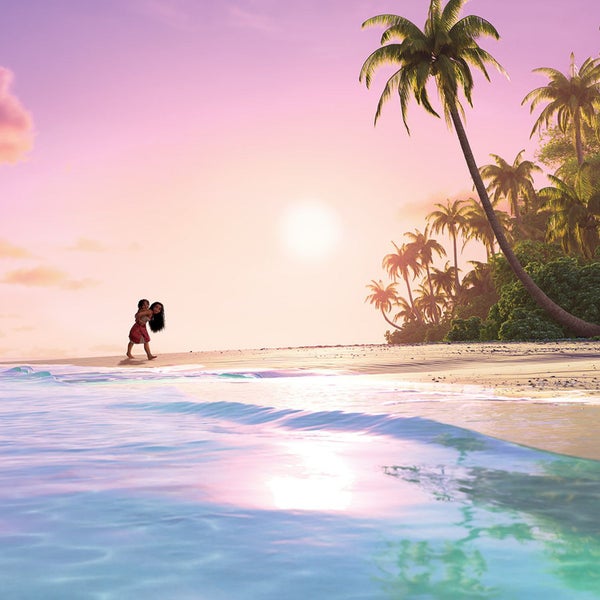 Szene am Strand mit Palmen und zwei Figuren im Gegenlicht.