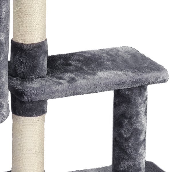Detailansicht eines Katzenkratzbaums mit Plattform und Sisalstamm