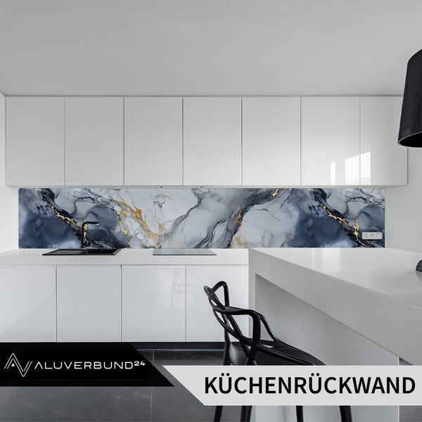 Küchenrückwand mit Marmorierung in einer modernen Küche