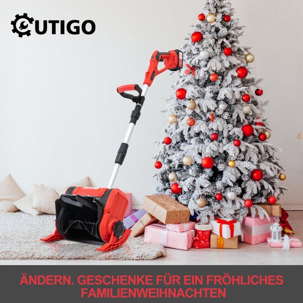 Akkuschneeschieber neben einem Weihnachtsbaum und Geschenken