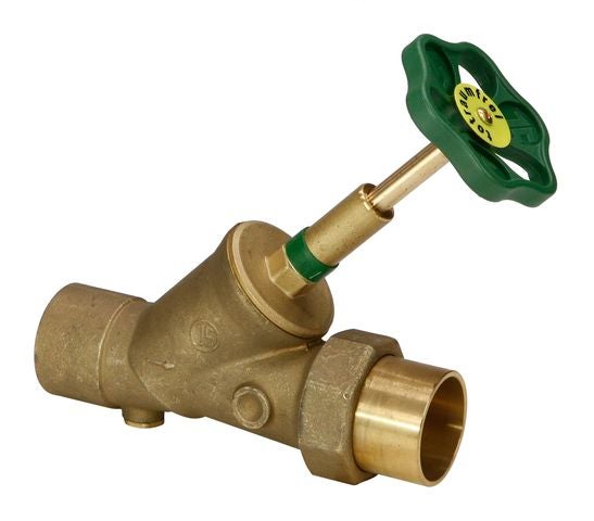 Totraumfreies Schrägsitzventil mit Rückflussverhinderer aus Messing mit grünem Handrad.