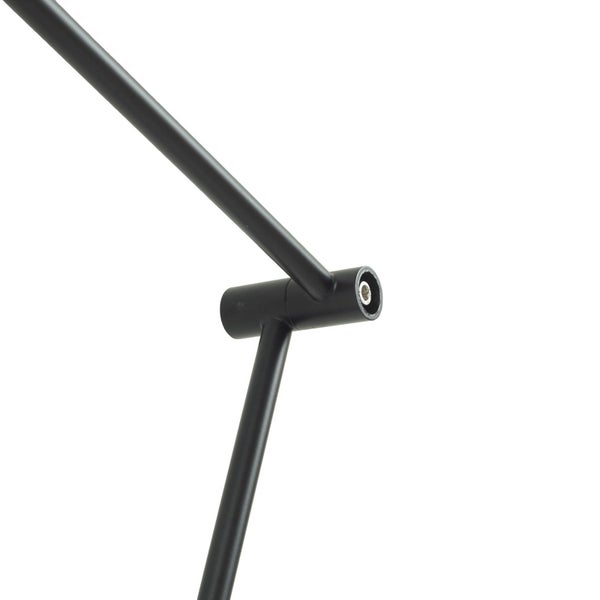 Detailansicht einer schwarzen Schreibtischlampe