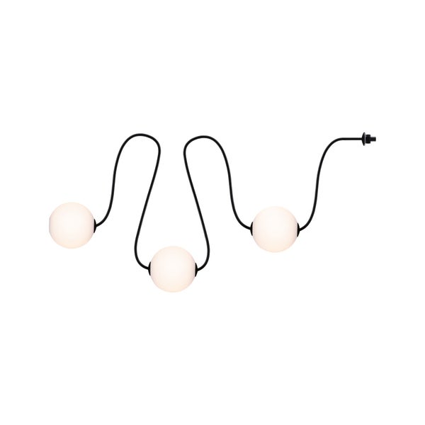 Dekorative Lampe mit drei runden Leuchten und schwarzem Kabel