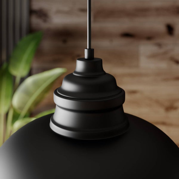 Detailaufnahme einer schwarzen Pendelleuchte.
