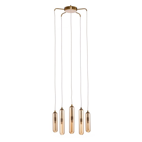 Fünfflammige Pendelleuchte mit Schirmen aus geriffeltem Glas und goldfarbenem Metall, Schirme hängen auf unterschiedlichen Höhen.