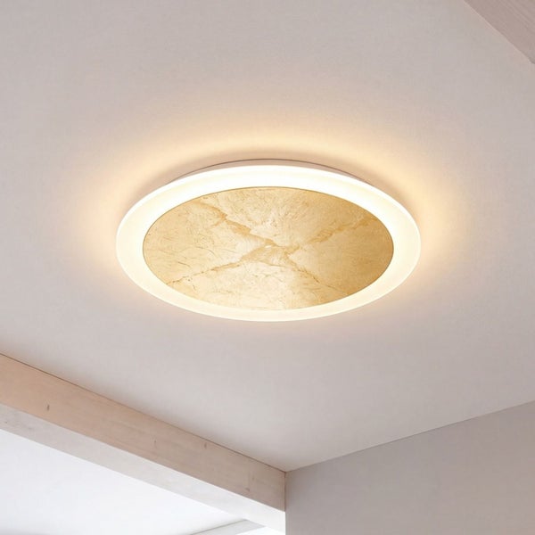 Rundes LED-Deckenlicht mit goldener strukturierter Mitte und leuchtendem Außenring.