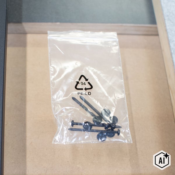 Schrauben in einer Verpackung aus Polyethylen niedriger Dichte (PE-LD)