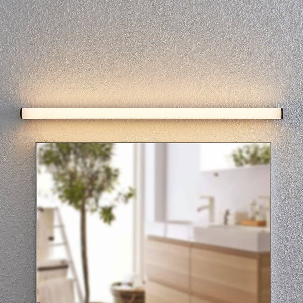 LED-Wandleuchte mit Maßangaben: Länge 888 Millimeter, Höhe 40 Millimeter und Breite 78 Millimeter.