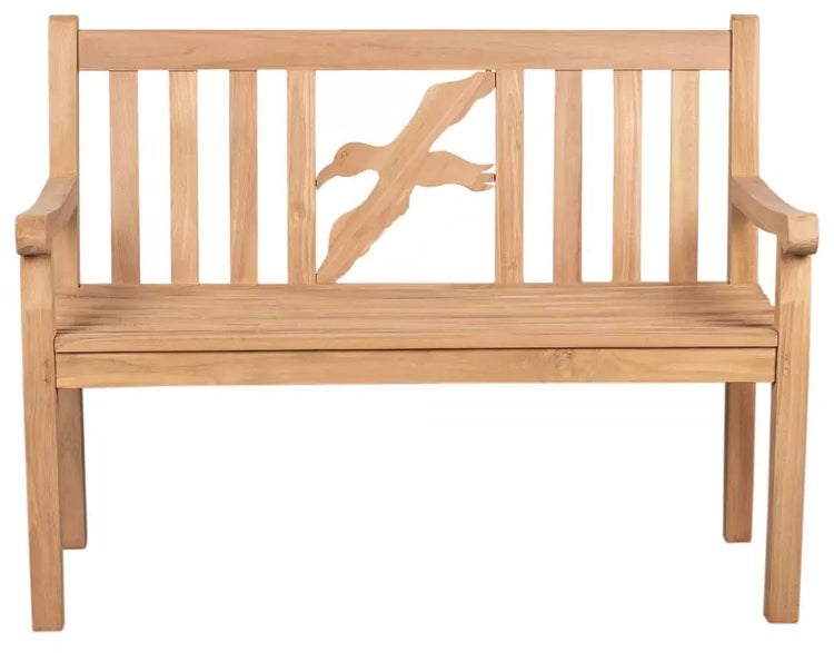 Dekorativer Globus mit silberfarbenen Kontinenten auf einem Schreibtisch