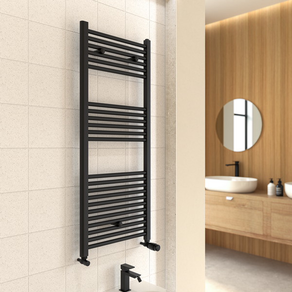 Eleganter Badheizkörper mm 600x1500 in schwarzer Farbe