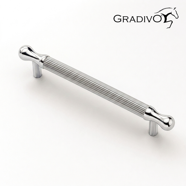 Glänzender metallischer Möbelgriff mit geriffelter Struktur und abgerundeten Enden, Gradivo Logo