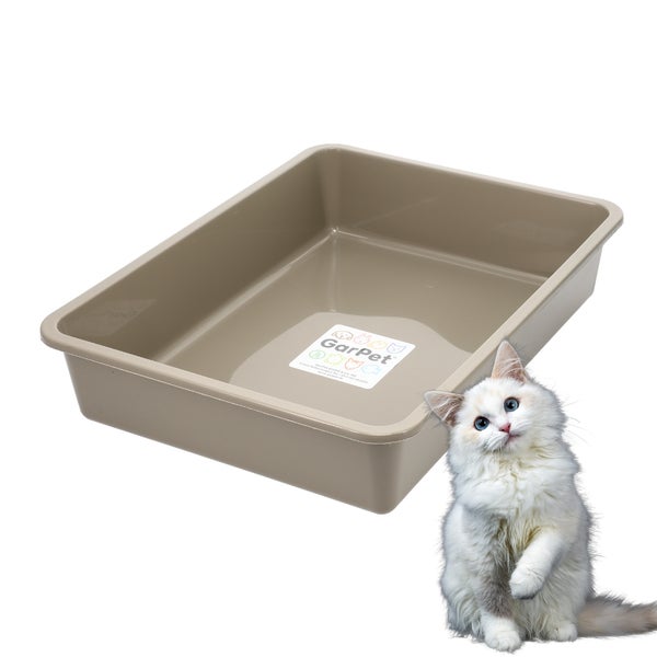 Rechteckige beige Katzentoilette aus Kunststoff von GarPet mit einer weißen Katze.