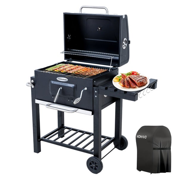 Holzkohlegrill mit Grillgut, Ablagefläche und Abdeckhaube