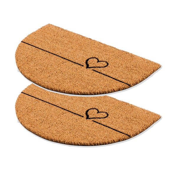 Zwei Fußmatten aus Kokosfaser mit Herzmotiv
