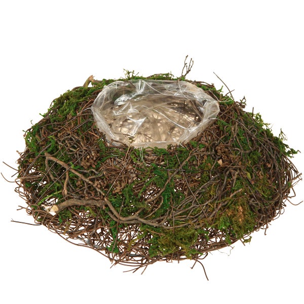 Dekoratives Nest aus Zweigen und Moos mit einer transparenten Kunststoffeinlage.