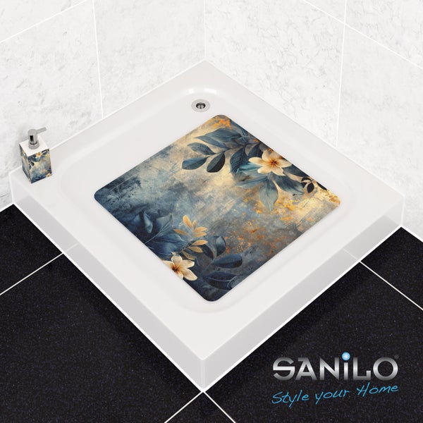 Quadratische Duschwanne mit Duschwanneneinlage und Seifenspender im Badezimmer