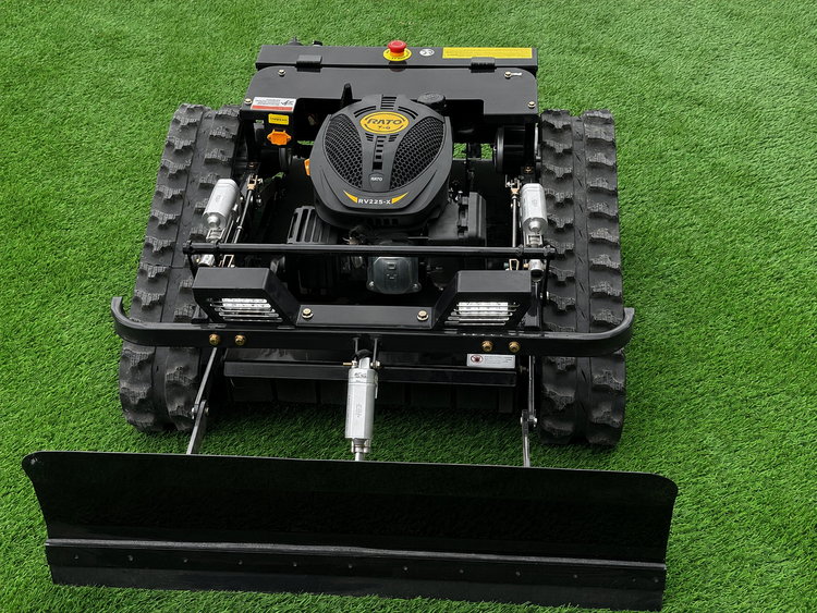Ferngesteuerter Raupengeräteträger mit Schneeschild und Rato-Motor RV225-X.