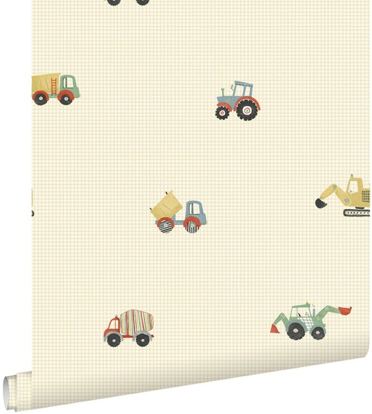 Kindertapete mit Fahrzeugmotiven wie Baggern, Traktoren und Lastwagen auf kleinkariertem Hintergrund.