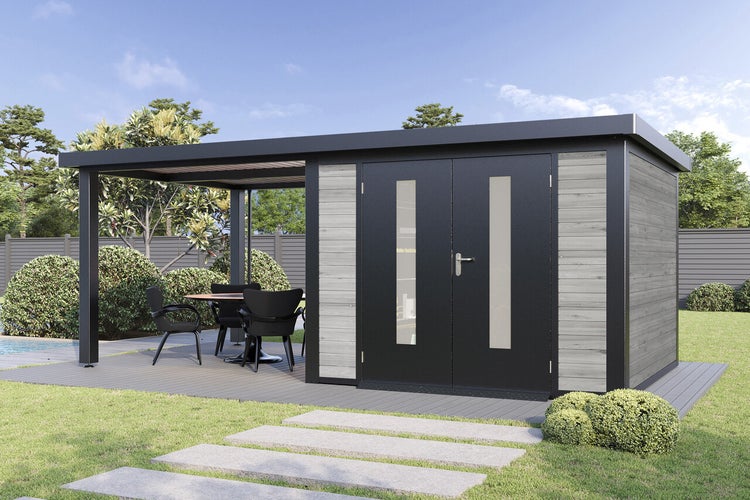 Modernes Gartenhaus mit integriertem Terrassendach und Doppelflügeltür in einem gepflegten Garten mit Sitzgruppe auf der Terrasse.