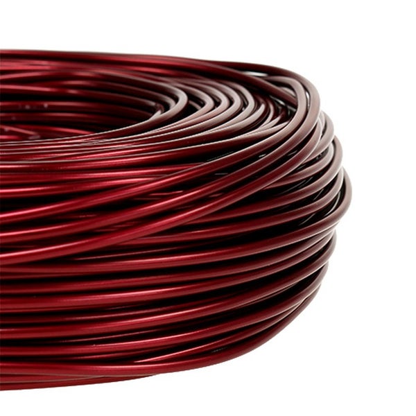 Eine Rolle roter Basteldraht aus Metall.