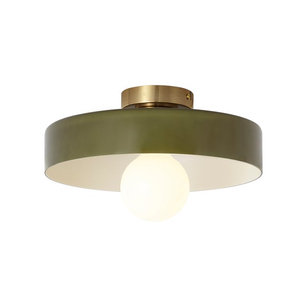 Moderne Deckenleuchte mit rundem Metallschirm und Leuchtmittel in Messing Optik
