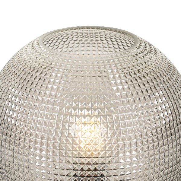 Detailaufnahme einer Tischleuchte mit strukturierter Glasoberfläche