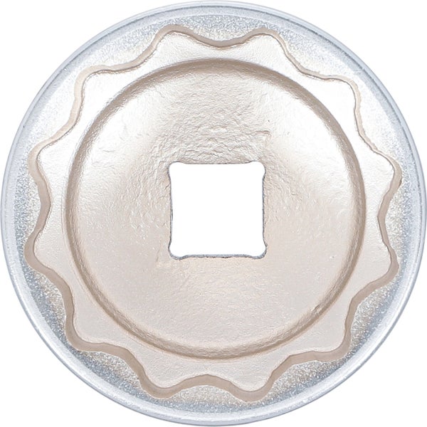 Installationskanal mit Kabeln an einer Wand