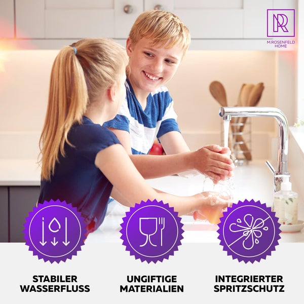Kinder waschen sich die Hände an einem Wasserhahn mit den Symbolen: stabiler Wasserfluss, ungiftige Materialien, integrierter Spritzschutz und dem M.Rosenfeld Home Logo.