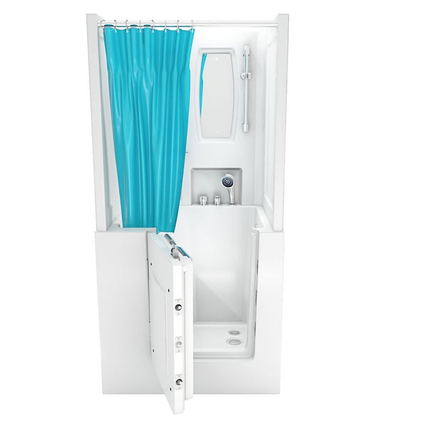 Weiße Sitzbadewanne mit geöffneter Einstiegstür, integrierter Handbrause, Haltegriff und blauem Duschvorhang.