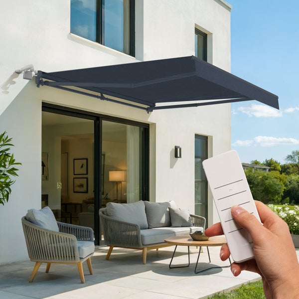 Ansicht einer Kassettenmarkise mit Elektroanschluss, Montageanleitung und Funkbedienung