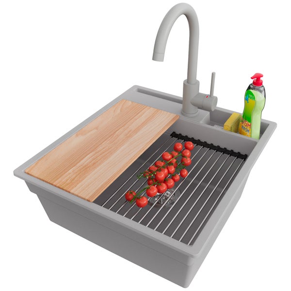 Spüle mit Abtropfgestell, Schneidebrett, Armatur und Spülmittel