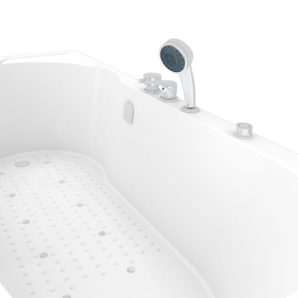Detailansicht einer weißen Badewanne mit Hydromassagefunktion und Armatur