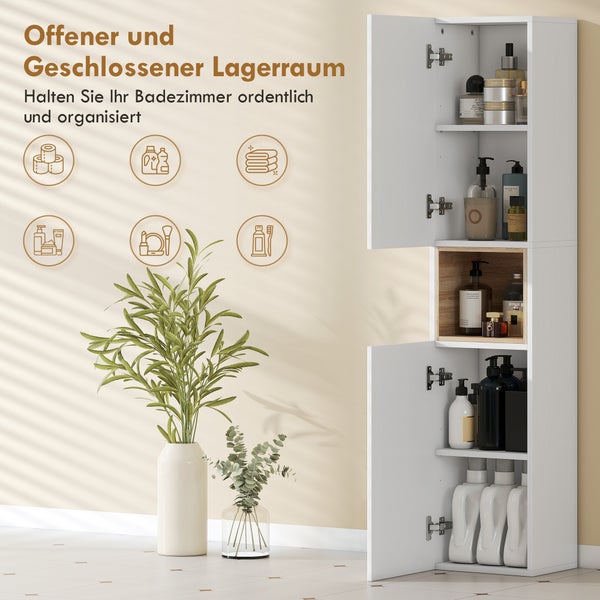Moderner weißer Badezimmer-Hochschrank mit zwei Türen und einem offenen Fach, organisiert mit Badutensilien und Handtüchern in hellem Raum.