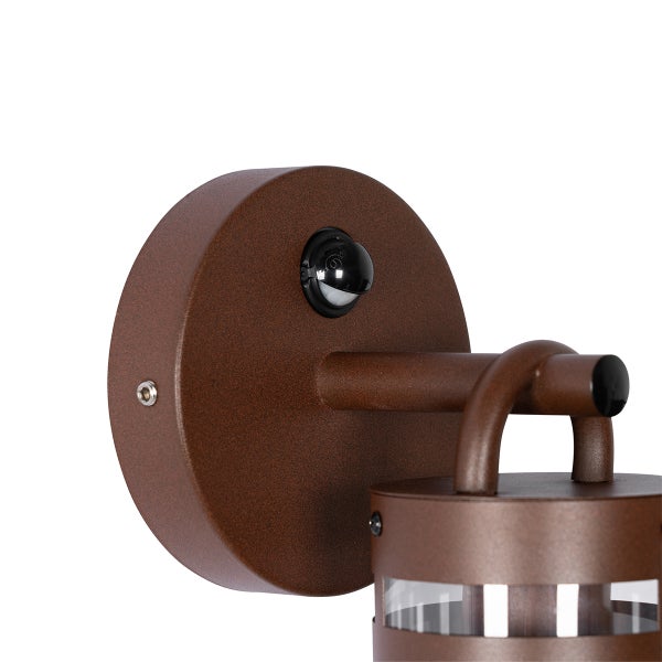 Außenwandleuchte mit integriertem Bewegungsmelder aus Metall zur Wandmontage.