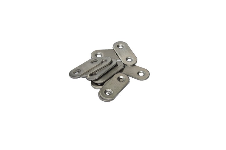 Ein Haufen metallischer Flachverbinder mit jeweils zwei Senkbohrungen zur Holzverbindung.