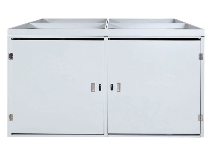 Doppel-Mülltonnenbox aus Metall mit zwei Türen, Schlössern und flachem Dach.
