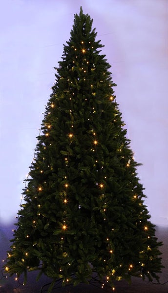 Künstlicher Weihnachtsbaum mit Beleuchtung
