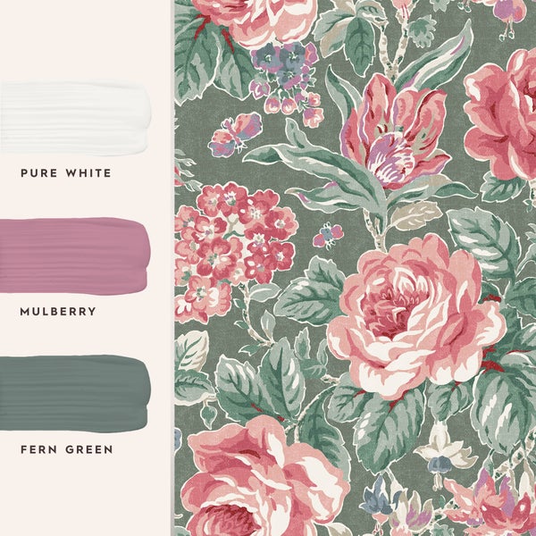 Tapete mit Blumenmuster in verschiedenen Rosa- und Grüntönen, präsentiert mit einer passenden Farbpalette für eine harmonische Gestaltung.