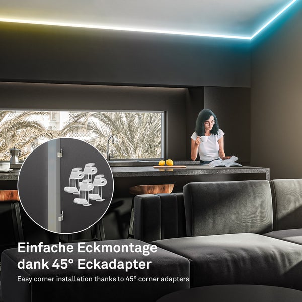 45 Grad Eckadapter für LED-Streifen in einem modernen Wohnzimmer mit indirekter Deckenbeleuchtung.
