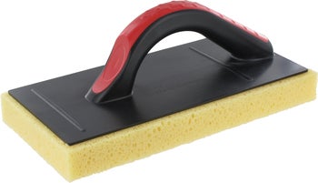 Reibebrett mit Schwammbelag und ergonomischem Handgriff für Fliesenlegerarbeiten.