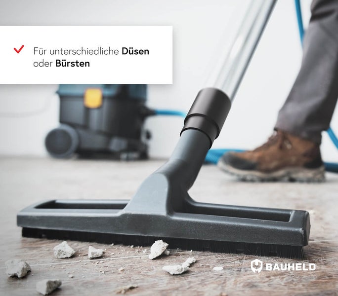 Staubsaugerdüse mit Schmutz auf dem Boden