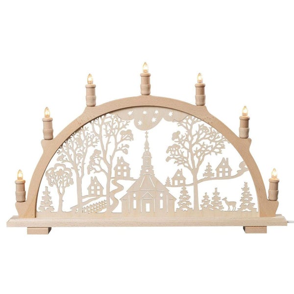 Elektrischer Schwibbogen aus Holz mit sieben Kerzen, gestaltet als winterliche Szene mit Kirche und Tannen für weihnachtliche Dekoration.