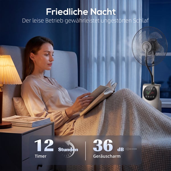 Frau liest im Bett neben einem leisen Sprühnebel-Standventilator mit 12-Stunden-Timer und 36 Dezibel Geräuschpegel.