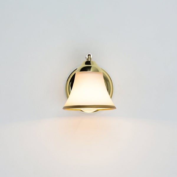 Wandleuchte mit Schirm