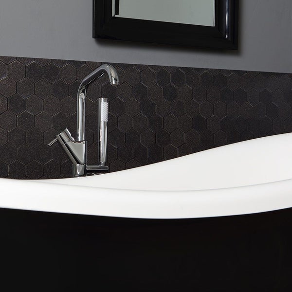 Freistehende Badewanne im klassischen Stil in Schwarz und Weiß | Romantica